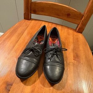Rocket Dog Black Lace-Up Oxford Styled flats